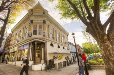 Main picture of 174 College Ave