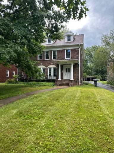 Main picture of 2420 Overlook Rd