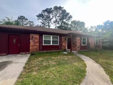 Main picture of 17 Greenbriar Dr
