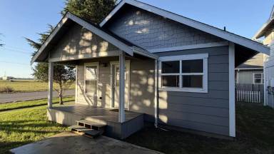 Main picture of 2376 Karen Ct