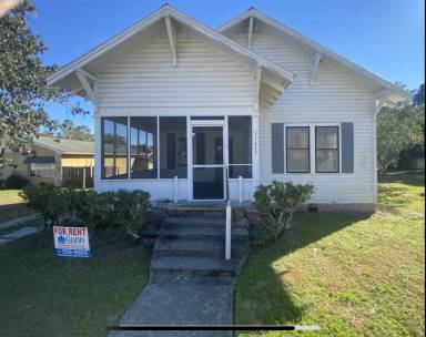 Main picture of 1423 W Main St
