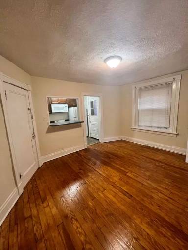 Main picture of 3033 Park Ave