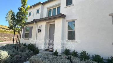 Main picture of 10 W Piazza St