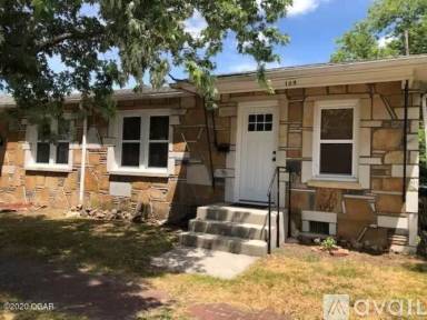 Main picture of 125 N Ball St