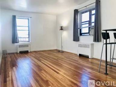 Main picture of 165 Vroom St