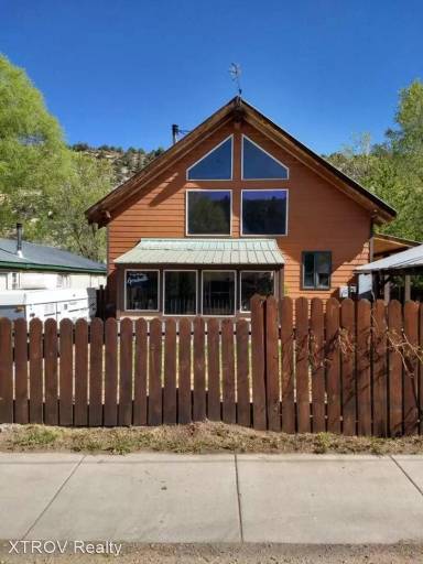 Main picture of 1001 Central Ave