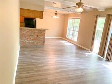 Main picture of 1104 Holleman Dr