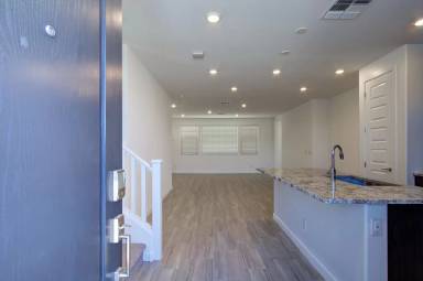 Main picture of 1087 E Chapman Dr