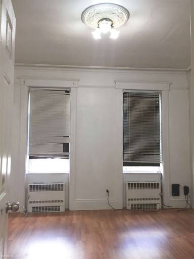 Main picture of 10516 90th St