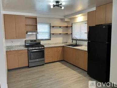 Main picture of 405 W Maple Ave