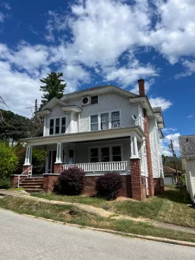 Main picture of 10 Edglawn Ave