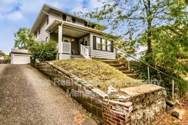 Main picture of 729 25th St NW