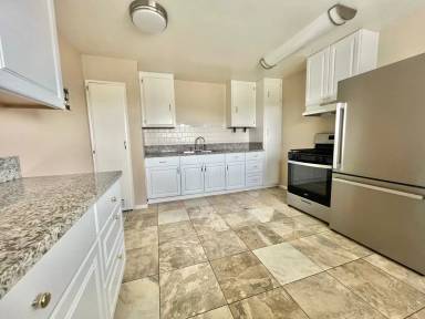 Main picture of 851 W Crestwood St
