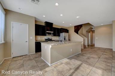 Main picture of 3321 Nicki Cometa St