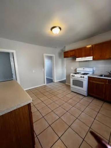 Main picture of 52 Alden St
