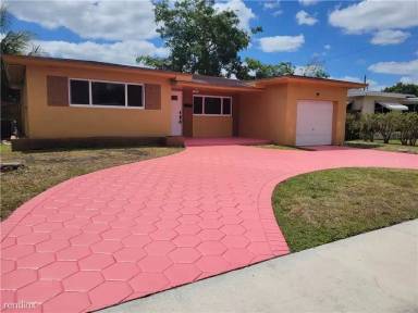 Main picture of 7460 Taylor St