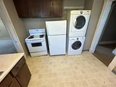 Main picture of 830 S Front St