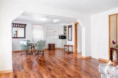 Main picture of 605 W Summit St