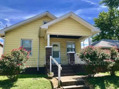 Main picture of 700 E Michigan St