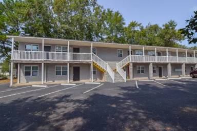 Main picture of Avalon Hall Apartments