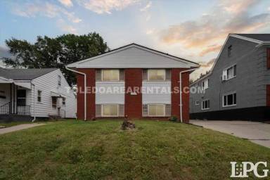 Main picture of 3424 Douglas Rd