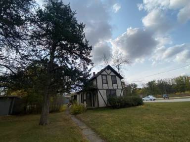 Main picture of 106 8th St E