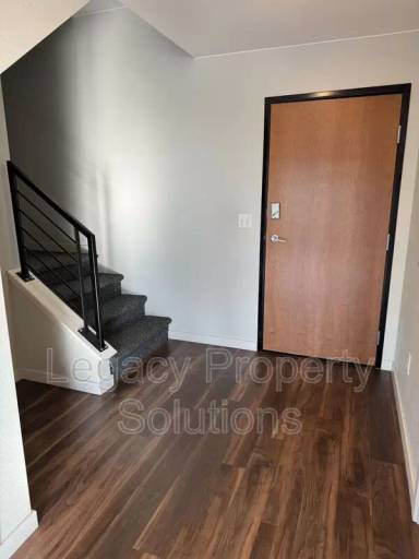 Main picture of 208 E Greenfield Ln