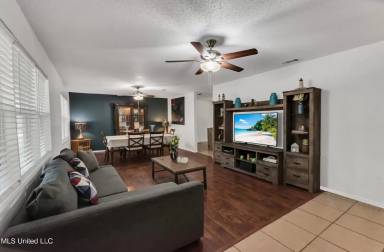 Main picture of 2211 Tucker Ave