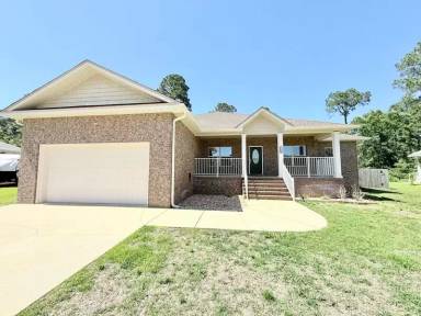 Main picture of 2140 Trevor Cir