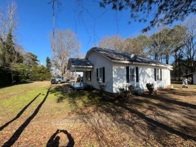 Main picture of 2635 British Rd