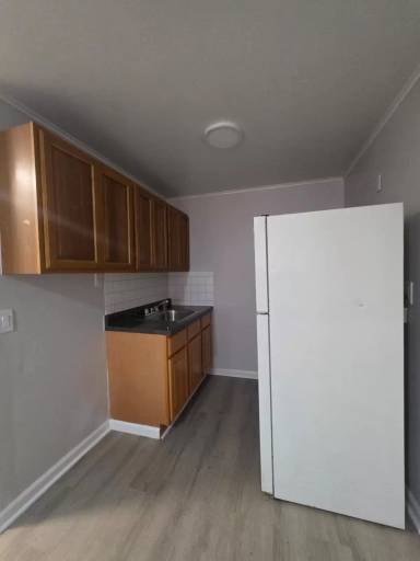 Main picture of 142 School St