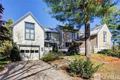 Main picture of 7 Farm Dr