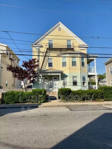 Main picture of 84 Prospect St