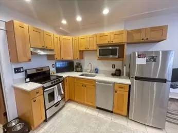 Main picture of 26 Irving St