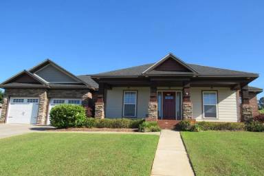 Main picture of 205 Squirrel Hollow Dr