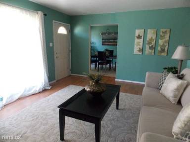 Main picture of 439 Lakeside Dr