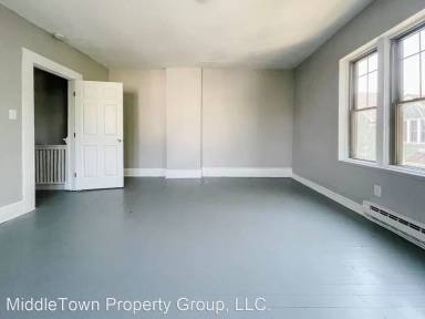 Main picture of 300 S 12th St