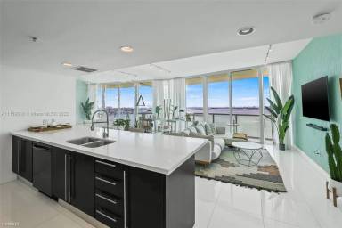 Main picture of Onyx On the Bay