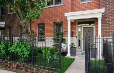 Main picture of 4028 N Clark St