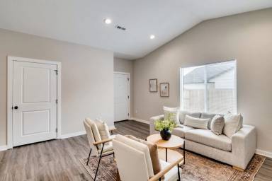 Main picture of 2312 E Cheyenne Ct