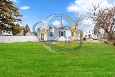 Main picture of 8059 Maple St