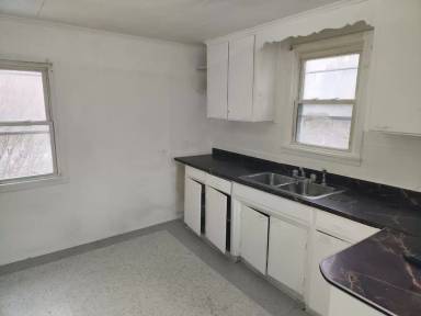 Main picture of 535 Bay St