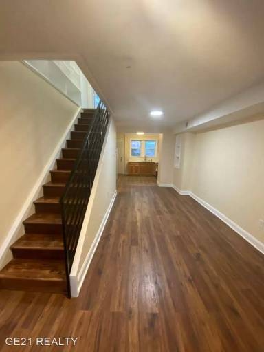 Main picture of 733 Watkins St