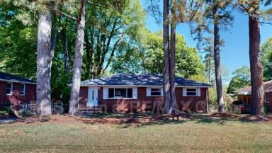Main picture of 8 Larose Dr SW