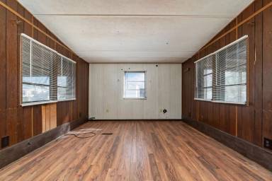 Main picture of 102 N Dawn St