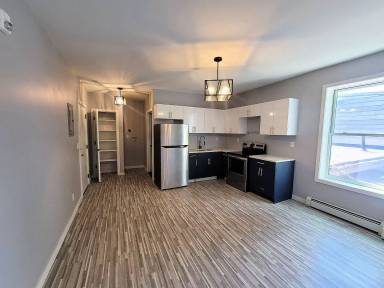 Main picture of 224 Broadway