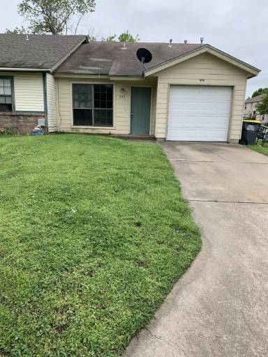 Main picture of 688 E 142nd St