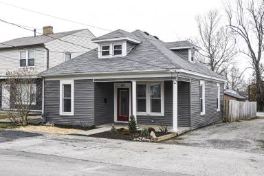 Main picture of 102 E Madison St