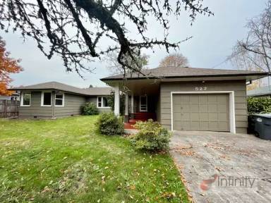 Main picture of 527 NE Birchwood Dr
