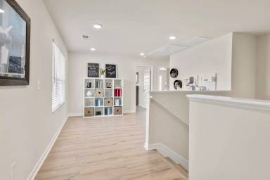 Main picture of 1243 Woodlyn Chase NE